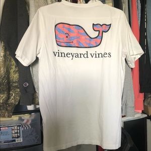 Vineyards vines t-shirt